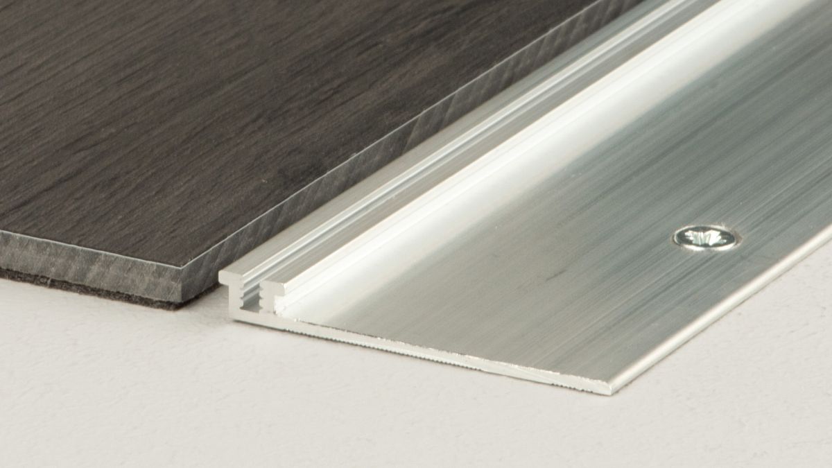 Prinz LPS design profilé de base 5,2 x 46 mm - N° 334 - Pressblank - 270 cm