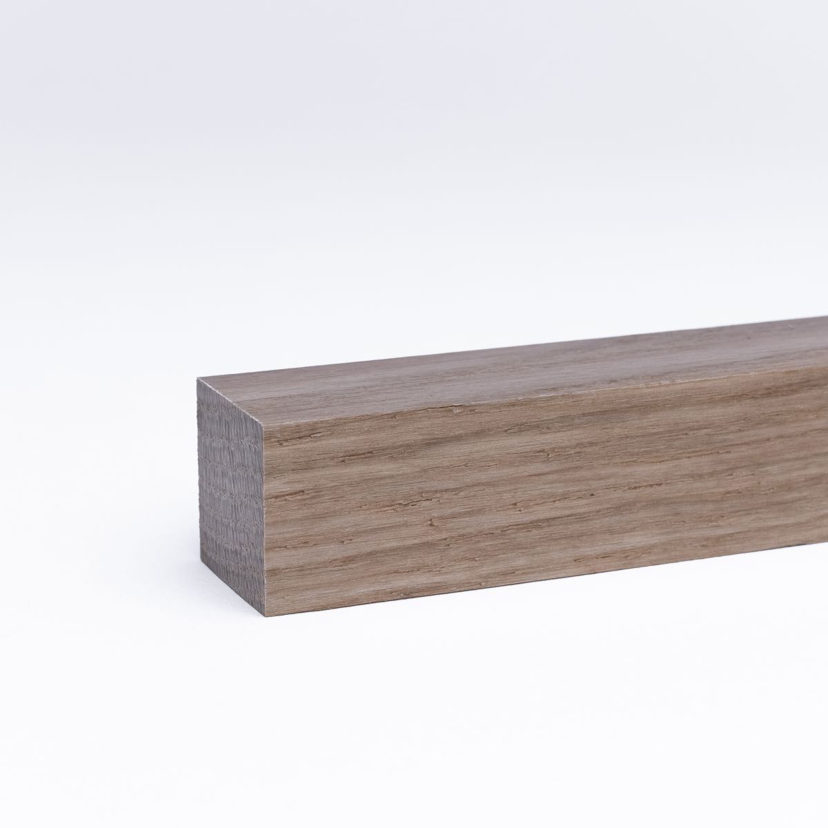 Plinthe en bois massif / latte de parement 20 x 20 mm chêne laqué