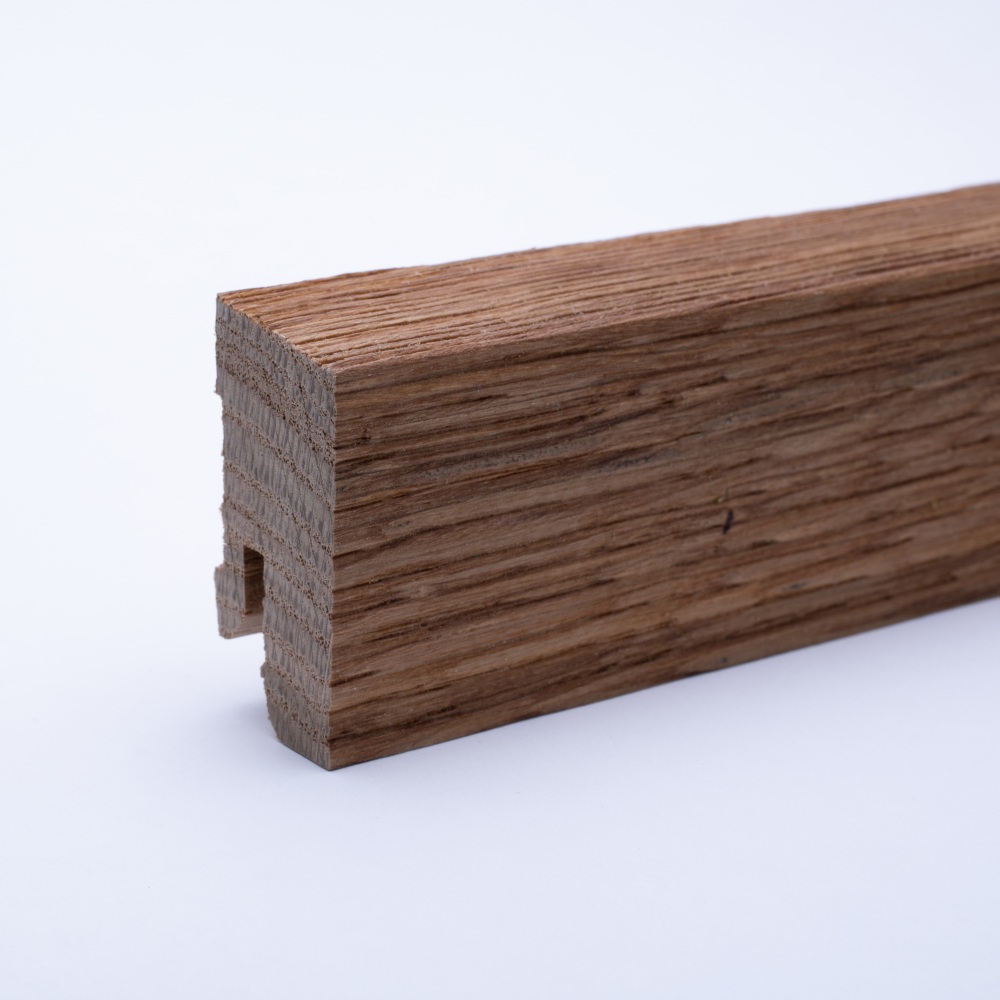 Plinthe en bois véritable avec à bord biseauté 40 mm chêne huilé