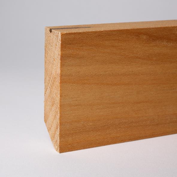 Plinthe en bois véritable carré 60 mm  érable huilé