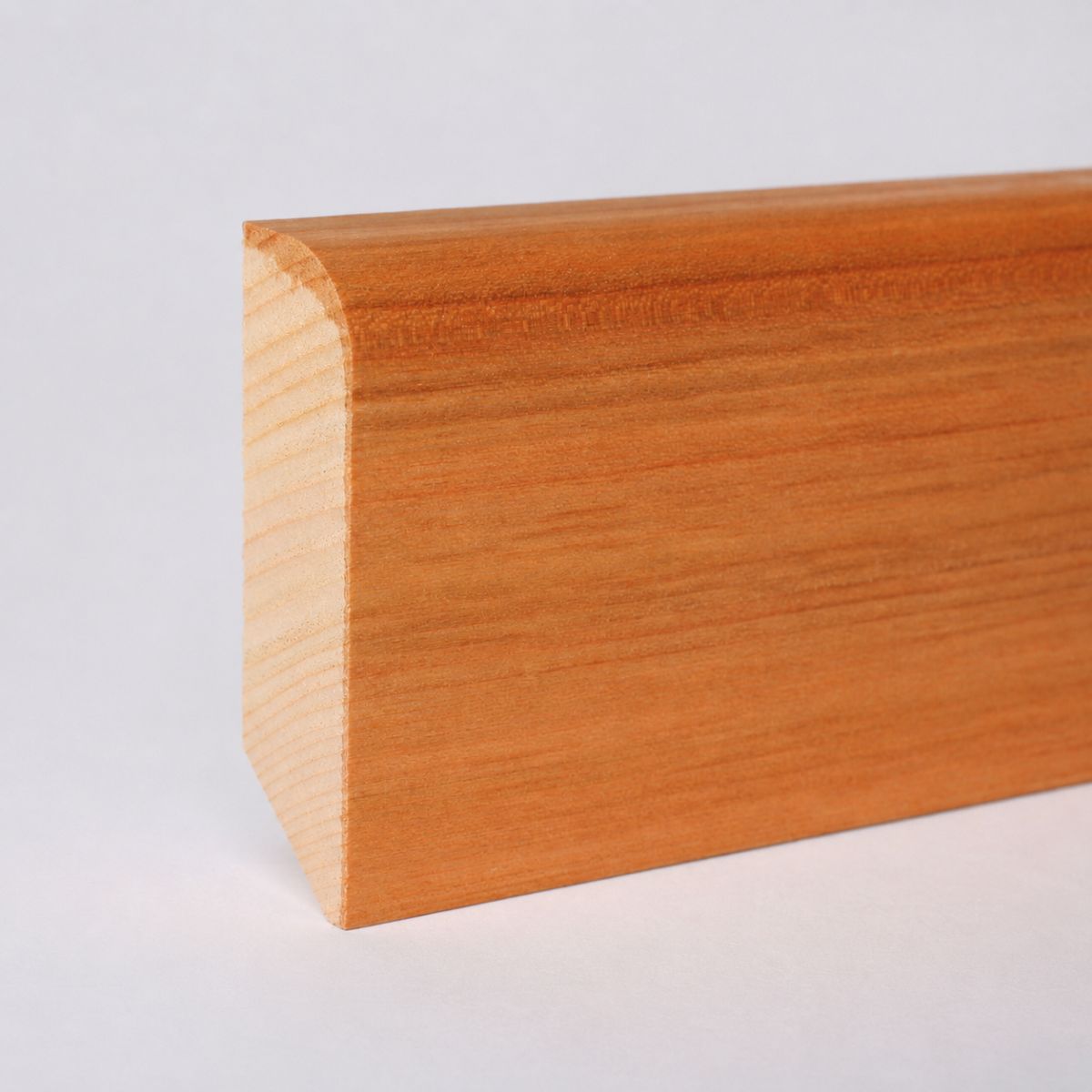 65 metros lineales de zócalo de madera maciza con borde redondeado de 60 mm - cerezo aceitado