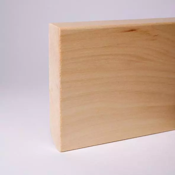 Massivholz Sockelleiste abgeschrägt 100mm - Ahorn gelackt
