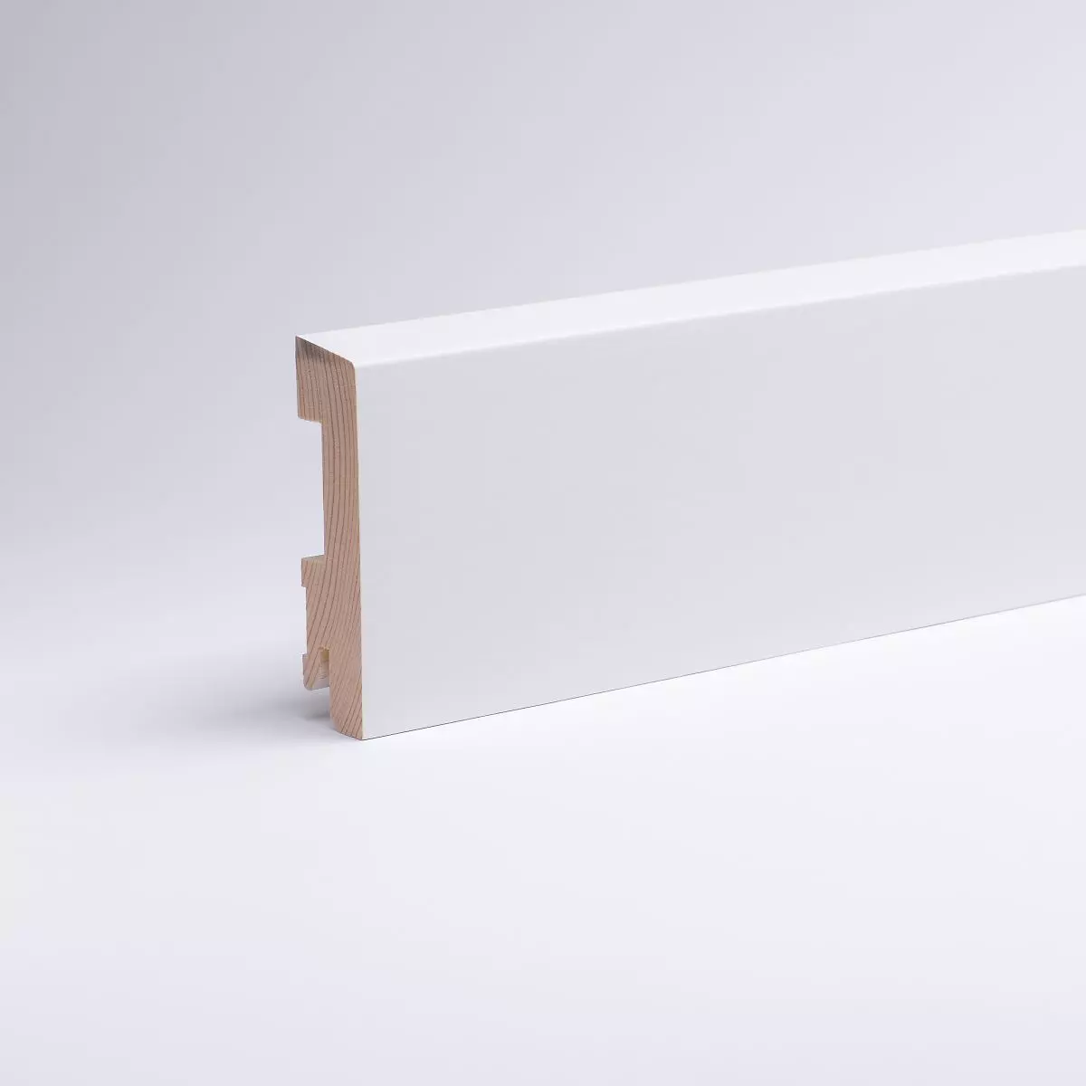 Massivholz Sockelleiste 80 mm abgeschrägt - Buche RAL9010 Weiß lackiert