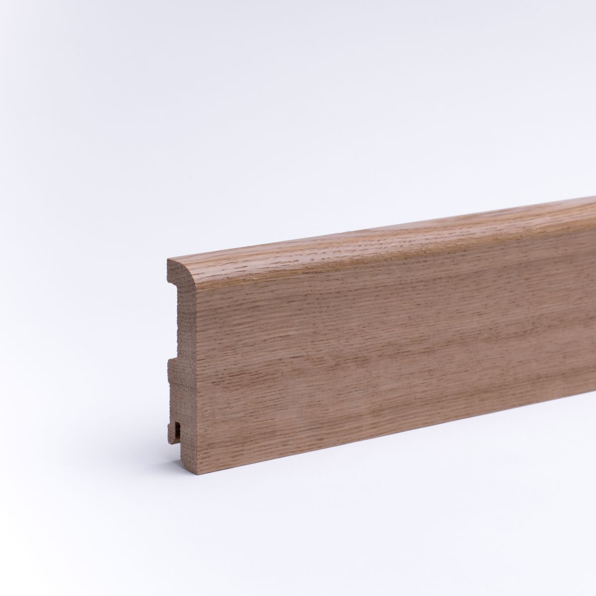 Plinthe en bois véritable avec arrondi bord avant 80mm chêne laqué