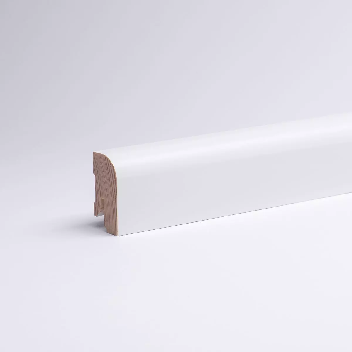 Massivholz Sockelleiste 40 mm abgerundet - Buche RAL9010 Weiß lackiert