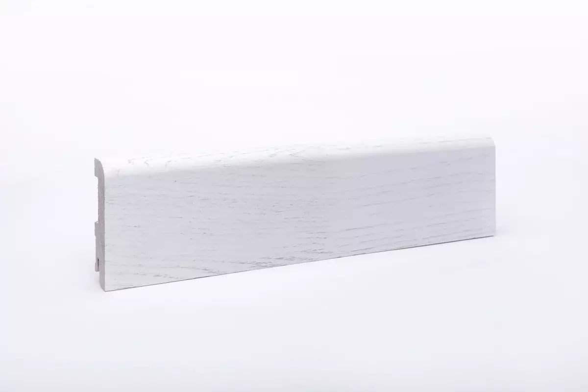 Massivholz-Sockelleiste 80mm mit abgerundeter Vorderkante - Eiche weiß lackiert