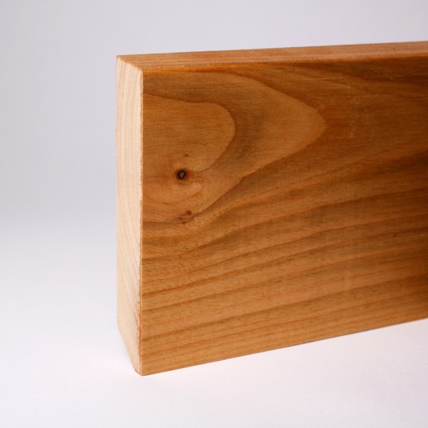 Plinthe en bois massif biseautée 100 mm - cerisier huilé