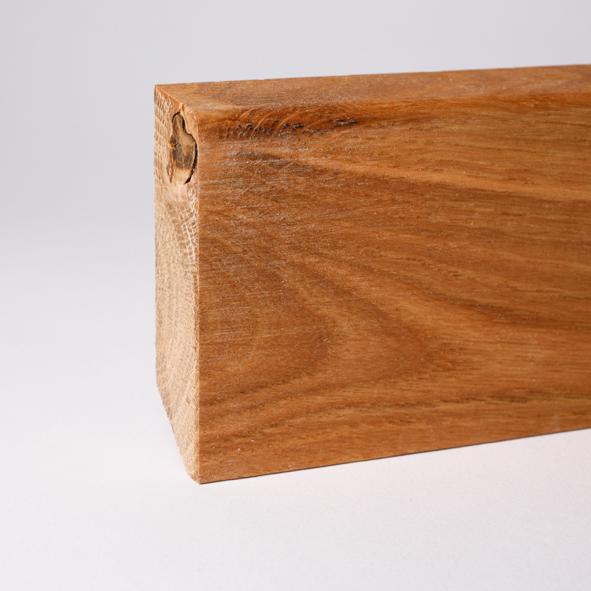 Plinthe en bois véritable avec à bord biseauté 80mm chêne huilé