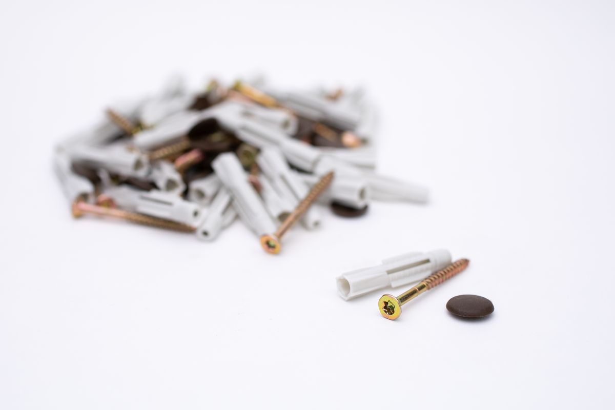 Kit de fixation pour plinthes marron foncé