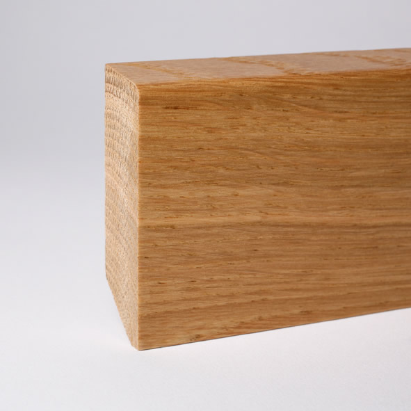 Plinthe en bois véritable avec à bord biseauté 60 mm chêne laqué