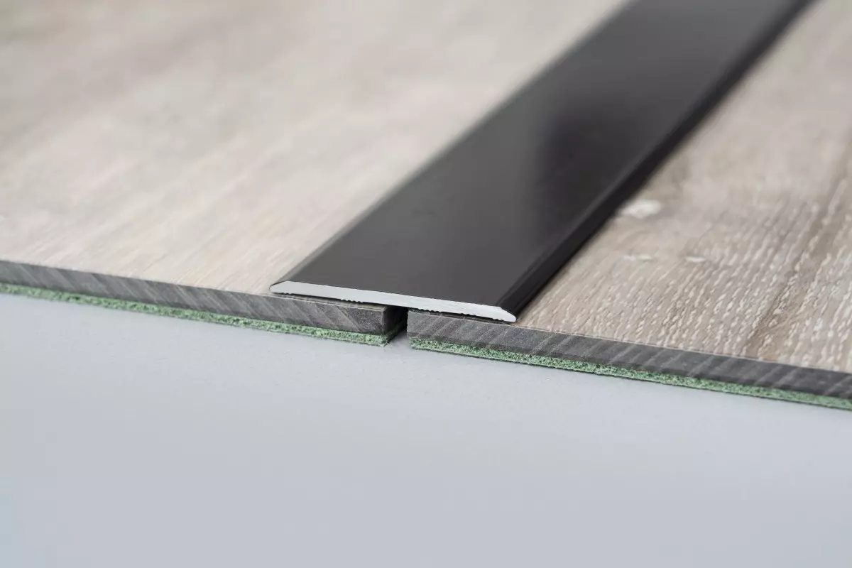 Übergangsprofil 40 mm selbstklebend Schwarz pulverbeschichtet - 1,00 m