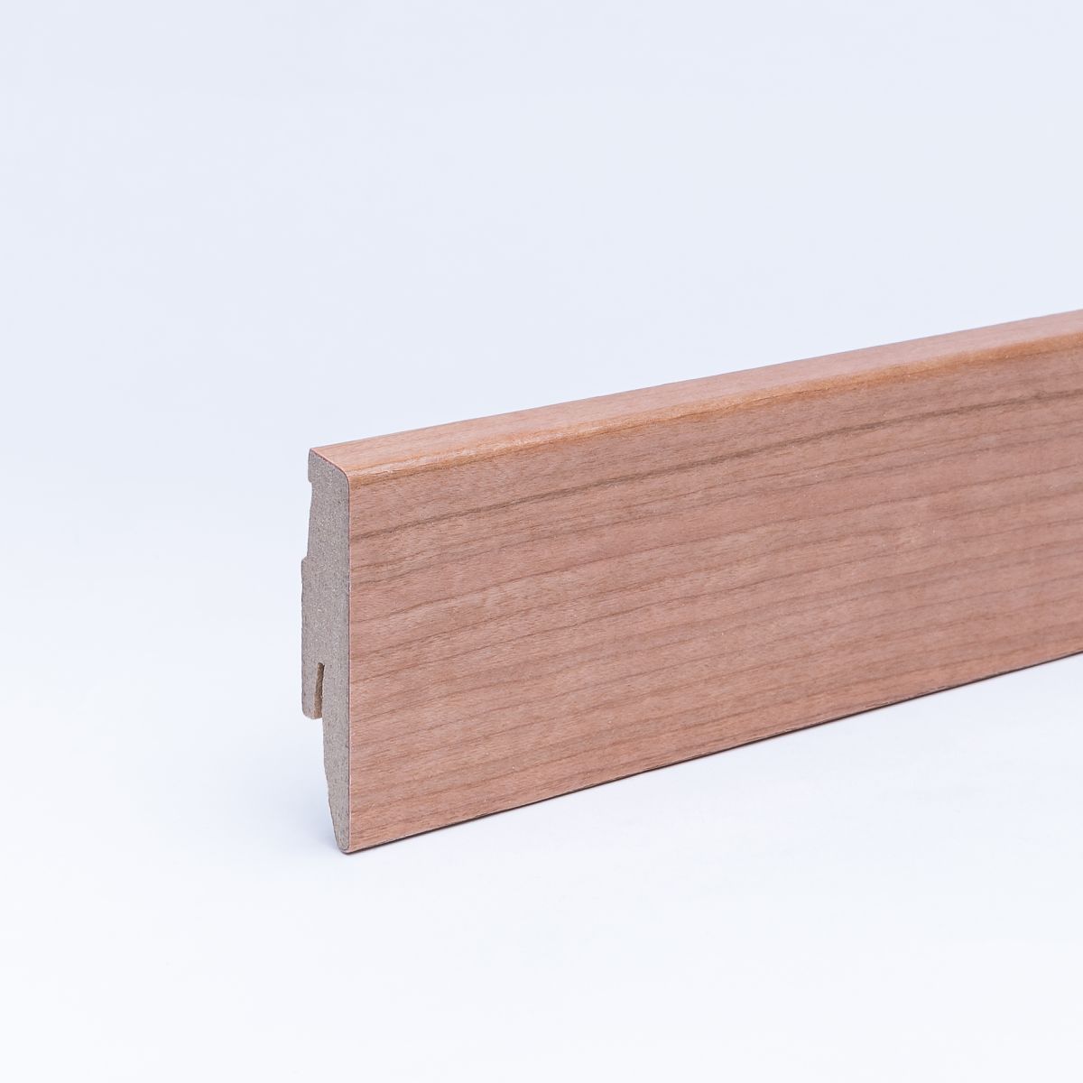 Plinthe placage en bois véritable cerisier laqué 60 mm