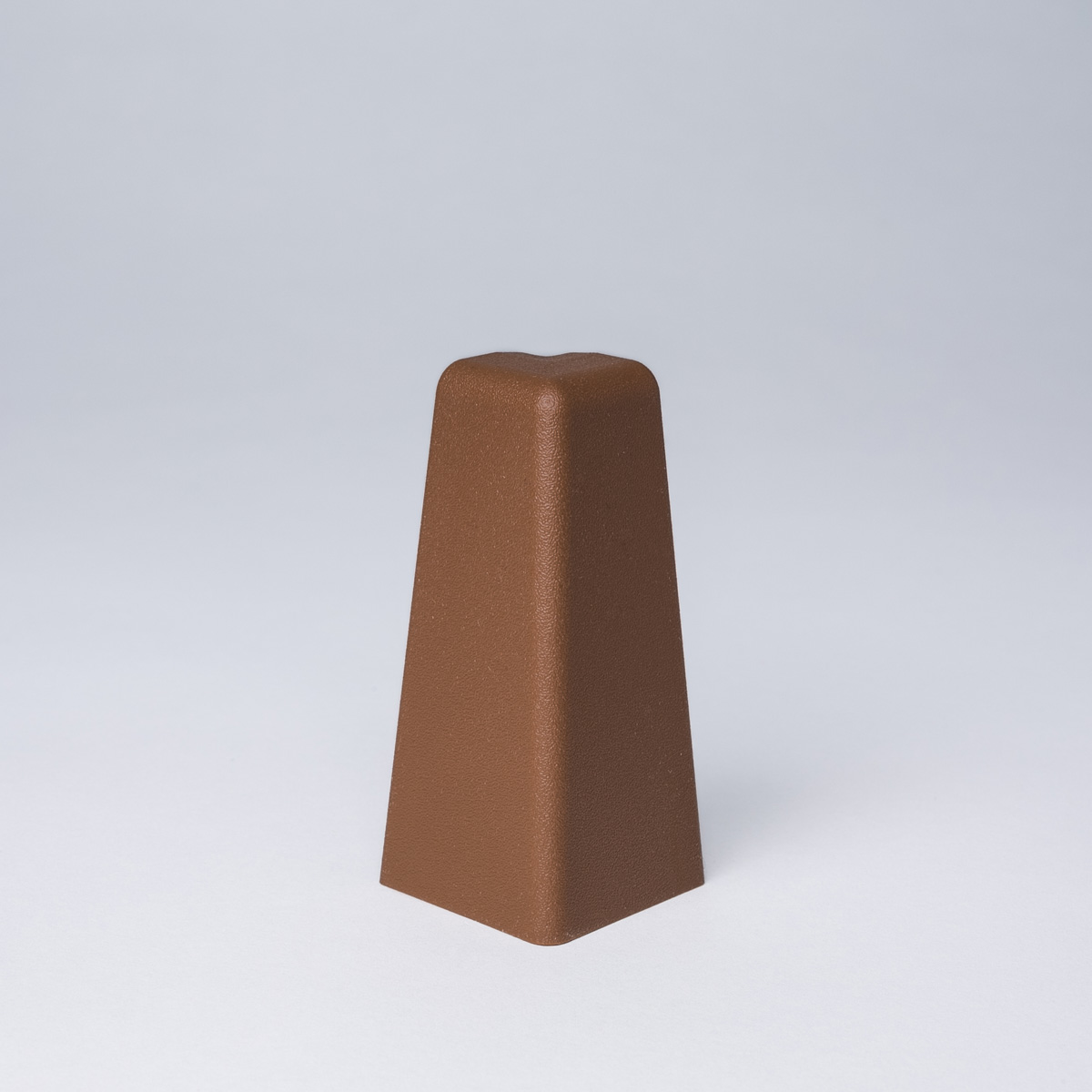 Angle extérieur noyer / acajou