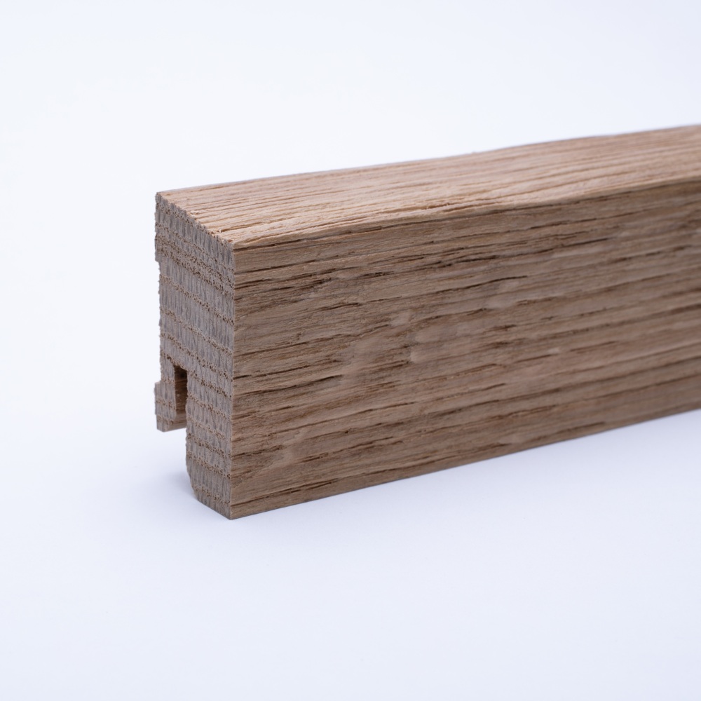 Plinthe en bois véritable avec à bord biseauté 40 mm chêne laqué