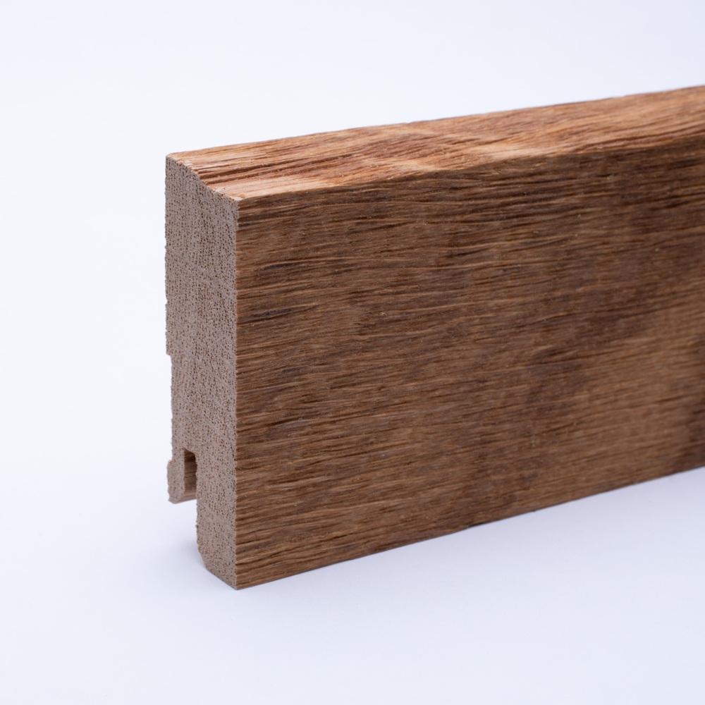 Plinthe en bois véritable avec à bord biseauté 60 mm chêne huilé