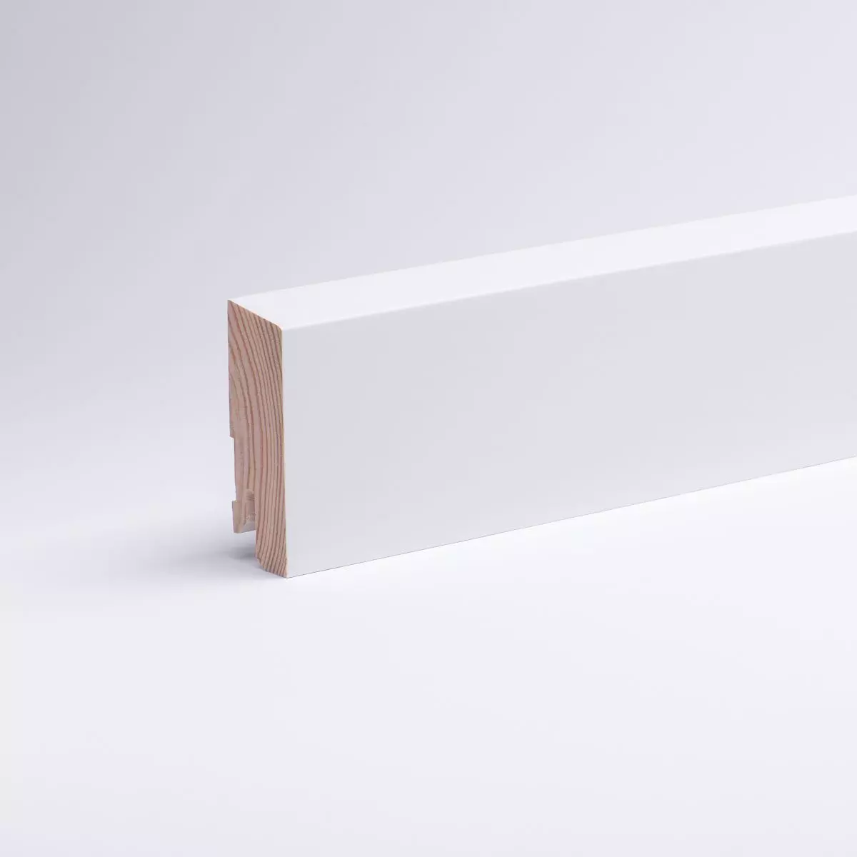 Massivholz Sockelleiste 60 mm abgeschrägt - Buche RAL9010 Weiß lackiert